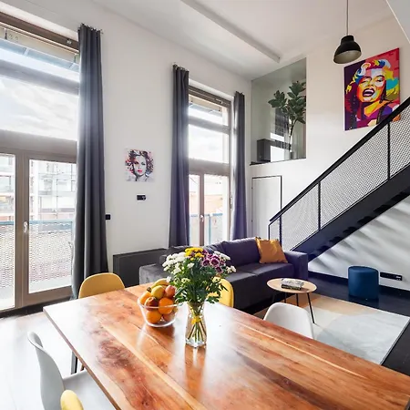 Διαμέρισμα 2-level On Krizikova Near The Metro *