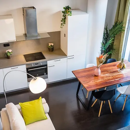 Apartamento 2-level On Krizikova Near The Metro Praga