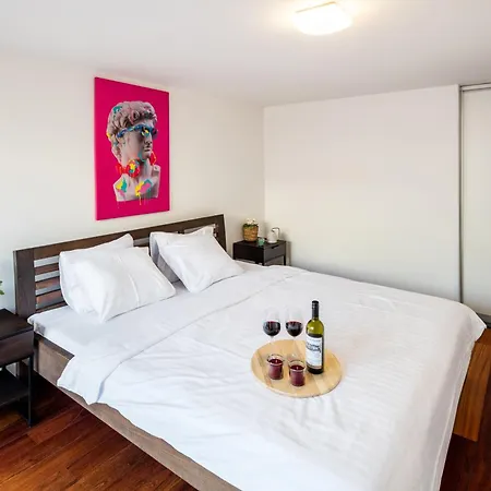 Apartament 2-level On Krizikova Near The Metro