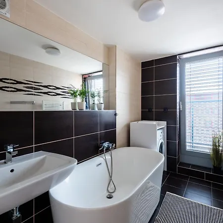 Apartamento 2-level On Krizikova Near The Metro Praga