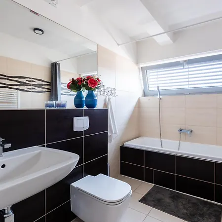 Apartament 2-level On Krizikova Near The Metro