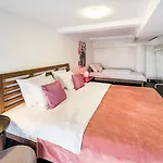 2-level On Krizikova Near The Metro 아파트 프라하